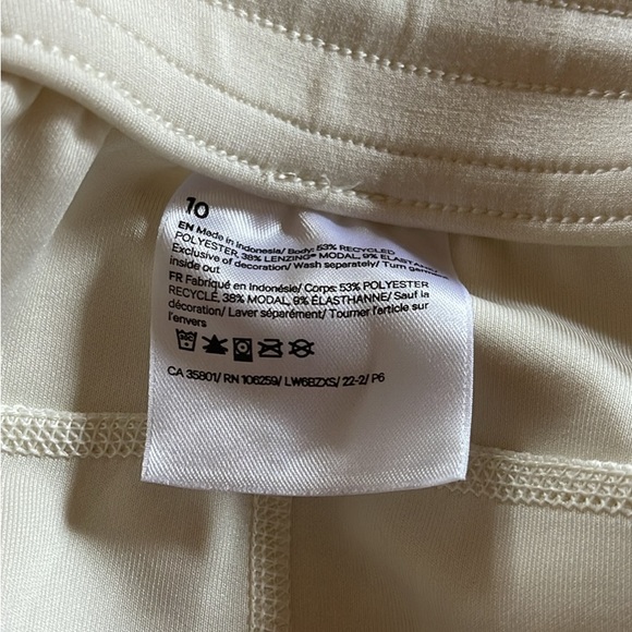 Lululemon Softstreme High-Rise Straight Leg Cropped Size 10 - Picture 6 of 6